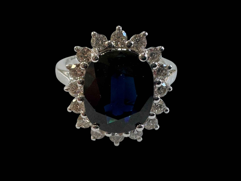 Sapphire and diamond cluster ring set in 18 carat white gold (sapphire 3.3 carats, diamonds 0.5 carats), size L.