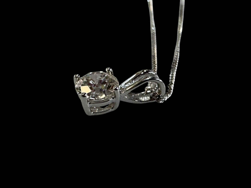Solitaire diamond pendant set in 18 carat gold mount with an 18 carat white gold chain (diamond 0.90 carats), with certificate.
