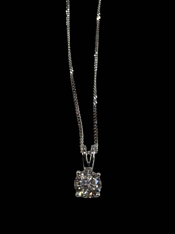 Solitaire diamond pendant set in 18 carat gold mount with an 18 carat white gold chain (diamond 0.90 carats), with certificate.