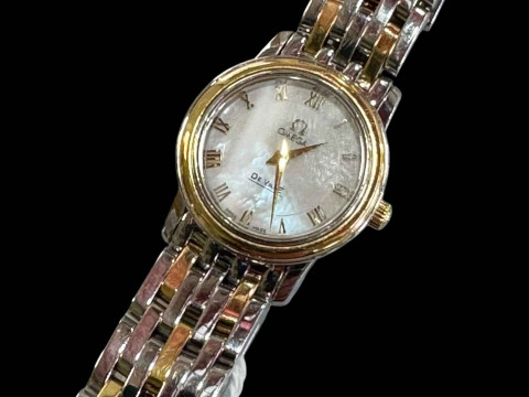 Ladies Omega De Ville quartz wristwatch.