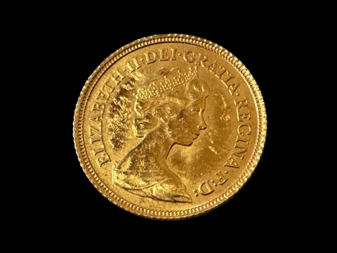 Gold half sovereign, 1982. thumbnail