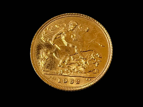Gold half sovereign, 1982.