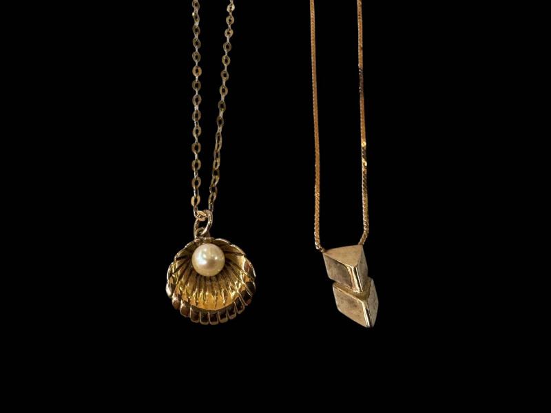 Two 9 carat gold chains and pendants, one with pearl shell.