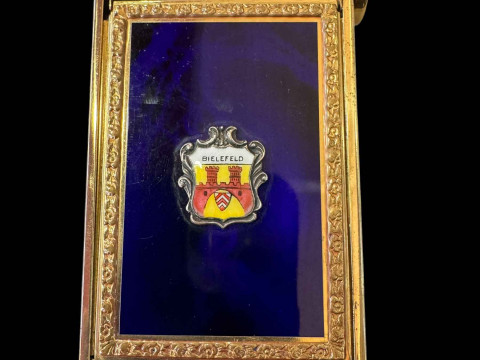 Gilt and blue compact with Bielefield arms.