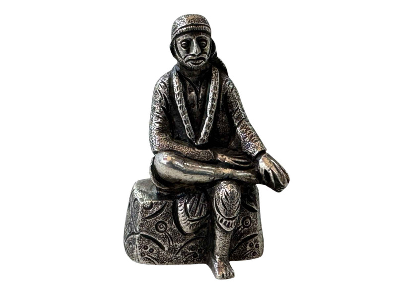 Silver Asian figure of Sai Baba of Shirdi, 5.75cm high.