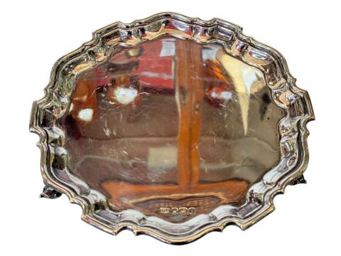 Silver salver on scroll feet, 21cm diameter, Sheffield 1964