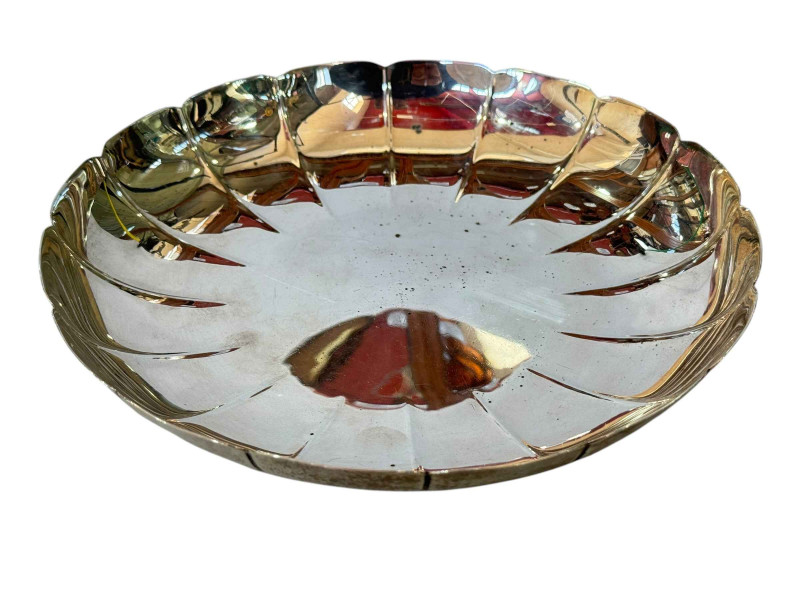 Silver petal formed low tazza, 20cm diameter, London 1965.