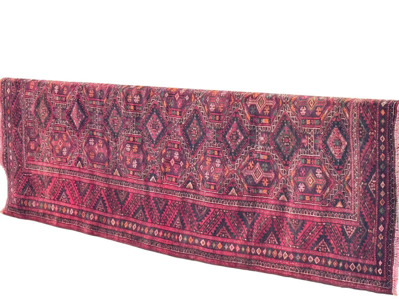 Fine handknotted red ground Persian carpet 2.90 by 1.75m.