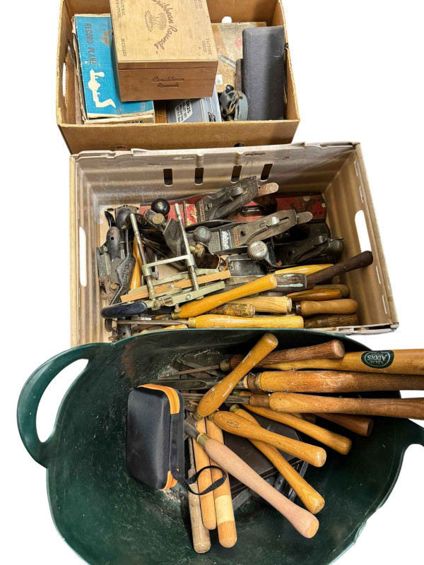 Collection of wood chisels, panes, collet set, etc.