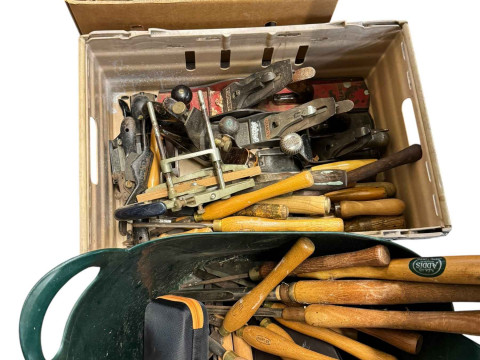 Collection of wood chisels, panes, collet set, etc.