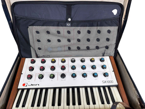 Jen SX1000 Analogue Synthesizer Classic Vintage with case.