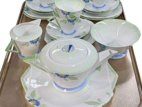 Shelley Art Deco twenty one piece tea set (missing one plate).