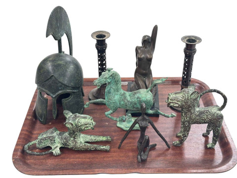 Tray lot of bronze and metal artefacts including helmet, Benin style leopards,...