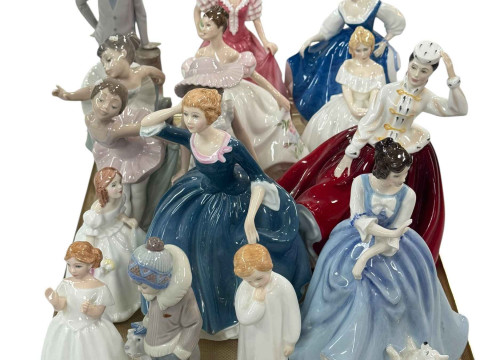 Ten Royal Doulton figurines, four Nao and one Lladro figures (15).