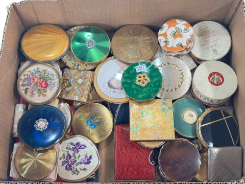 Collection of powder compacts and a Millers Guide to Compacts.