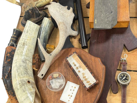 Wassertiefe depth gauge, fish carving, kukri and fish related items.