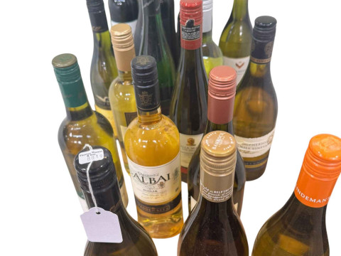 Eighteen bottles of red and white wine including Chardonnay and Savignon...