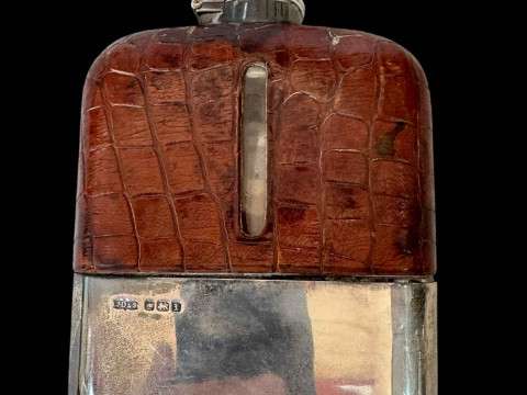 Silver mounted and topped spirit flask, Sheffield 1915/16, 15.5cm high.