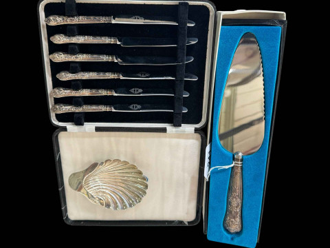 Silver shell shape butter dish, cased silver handled tea knives and silver...