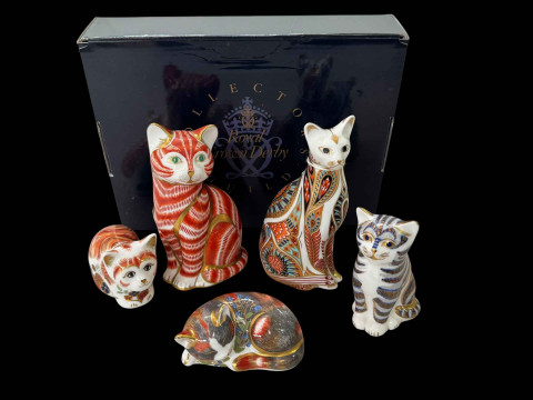 Five Royal Crown Derby paperweights, Cats with one members box.
