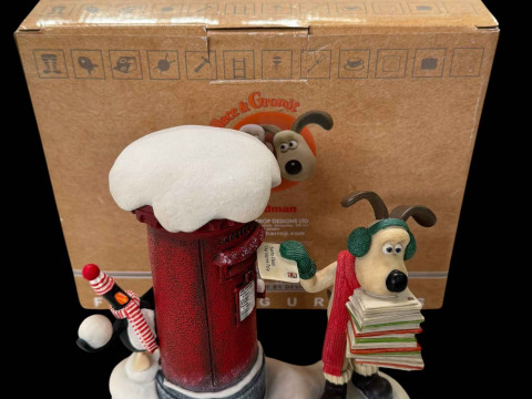 Robert Harrop limited edition Wallace and Gromit Royal Mail, with box.
