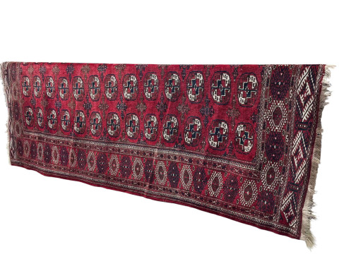 Early 20th Century Tekke Turkoman carpet with repeating boleh pattern...
