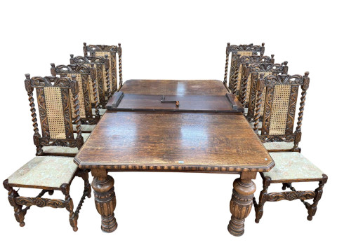 Late 19th Century oak extending dining able raised on bulbous turned legs...