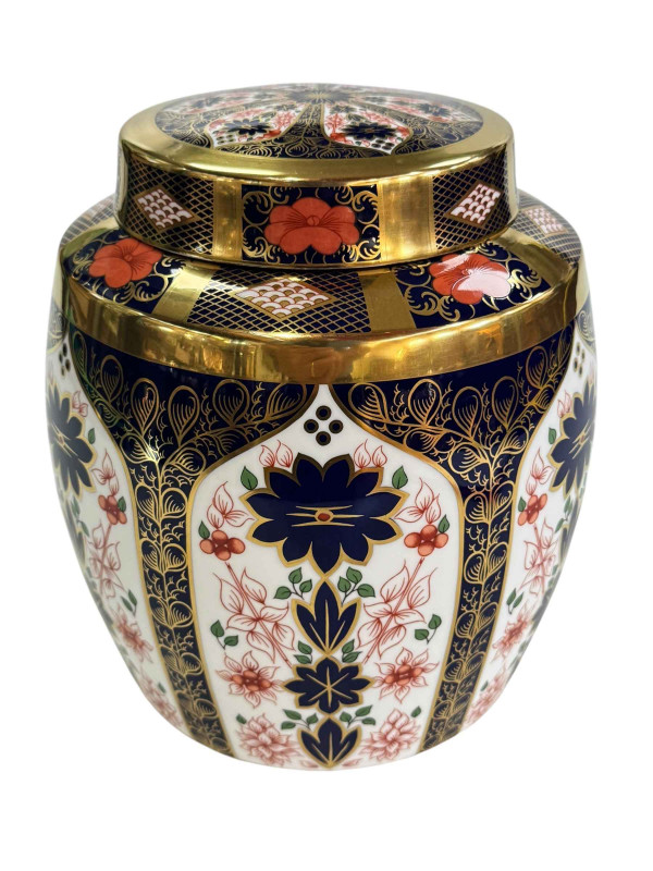 Large Royal Crown Derby Imari pattern ginger jar with lid, 21.5cm.