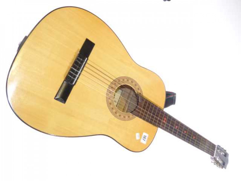 Hohner MC-03 acoustic guitar.
