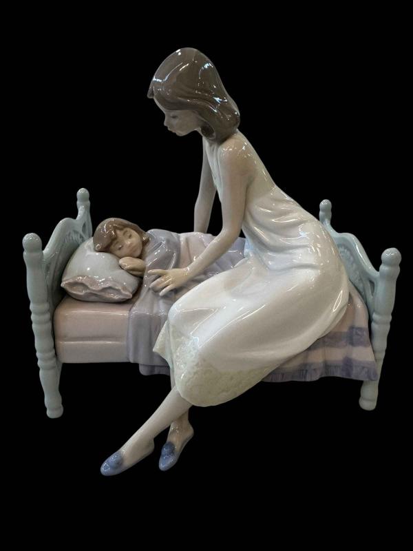 ★LLADRO★NAO★ひょっこり顔出すトイプードル❤︎④ (美品) Lladro group 'Sleep Tight' 5900. | Thomas Watson