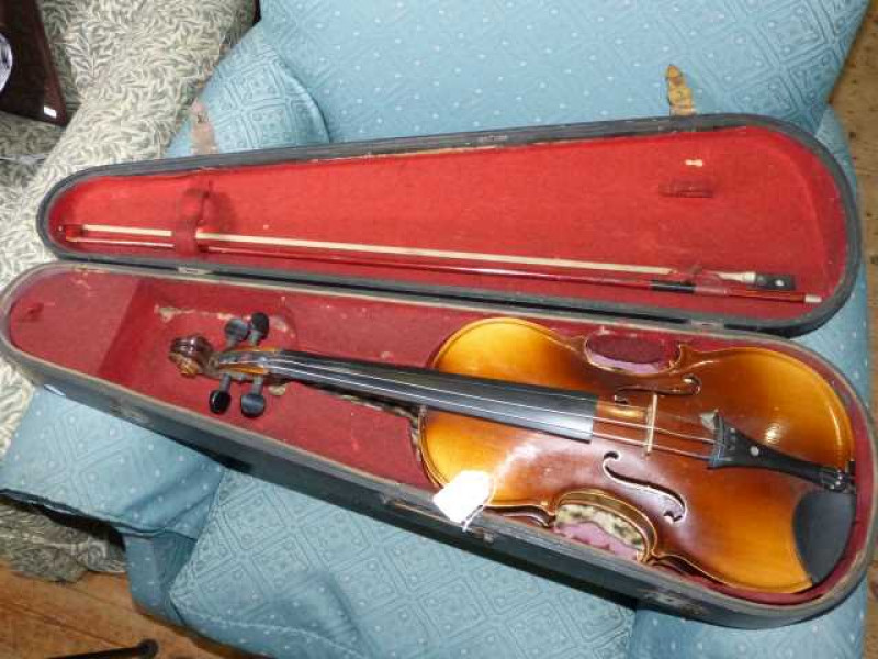 Cased Czechoslovakian violin