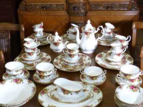 Large collection of Royal Albert 'Old Country Roses' tea and dinner wares