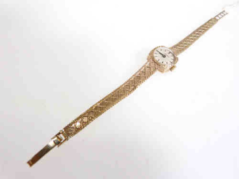 Caravelle 9ct gold lady's wrist watch, approximately 16.5 grams