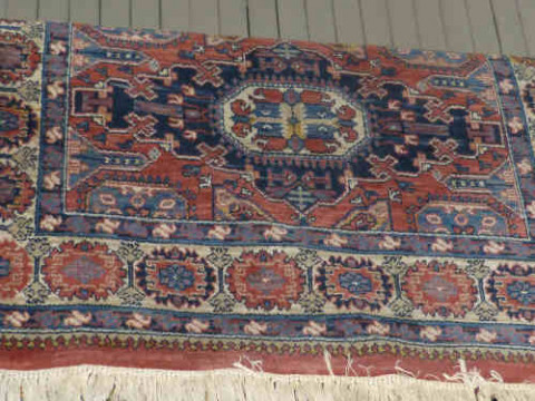Rose ground Belgian rug, 1.4 X 1.97m