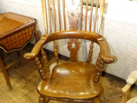 Windsor Broadarm pierced splat back elbow chair