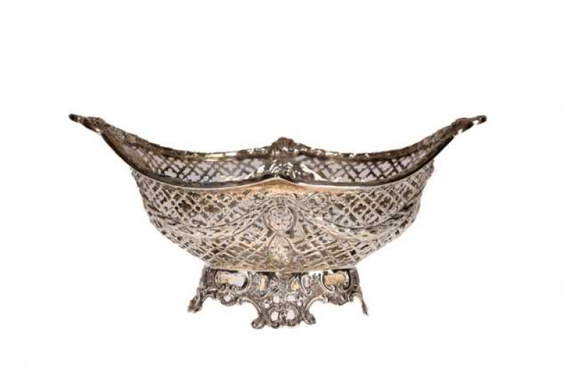 A late Victorian pierced silver bon bon dish, Nathan & Hayes, Birmingham 1893, pierced with quatrefoil panels and chased with pendant swags, the pierced foot cast with C-scrolls. Approximately 5.2 troy ozs, 8cm by 17.5cm by 11cm