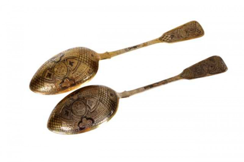 A pair of Russian silver gilt and niello tablespoons, probably Viktor Vasilyevich Savinsky, Moscow 1868, Fiddle pattern. Approximately 3.5 troy ozs, 20.5cm