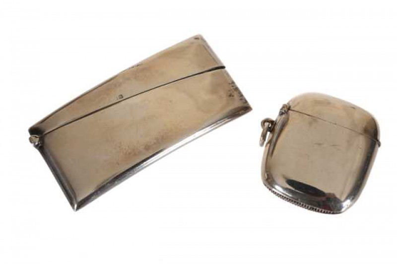 A George V silver card case, Birmingham 1917, maker R.P, shaped for the pocket, 8cm by 4cm; together with a late Victorian silver vesta case, Deakin & Francis, of characteristic form. (2) Total weight approximately 2.7 troy ozs
