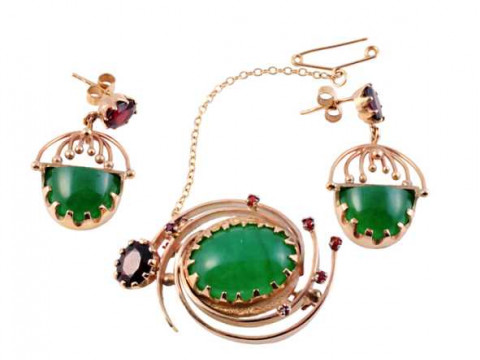 A jadeite and garnet brooch and pair of earrings, the brooch set to the...