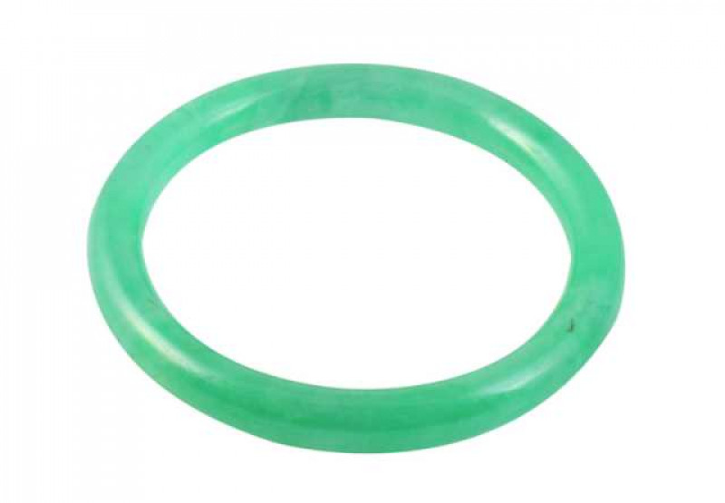 A simple jadeite bangle, weight approx. 27.6gms. Outer diameter approx. 6.7cm.