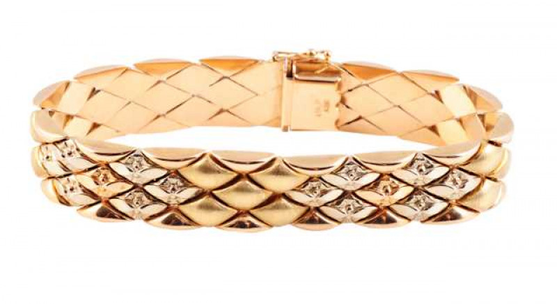 A yellow gold bracelet, of articulated moulded shaped links, four sections of seven links set with identical moulded and applied detailing, alternate with three sets of five links of a brushed metal finishing, with integral tongue fastening and figure 8 s