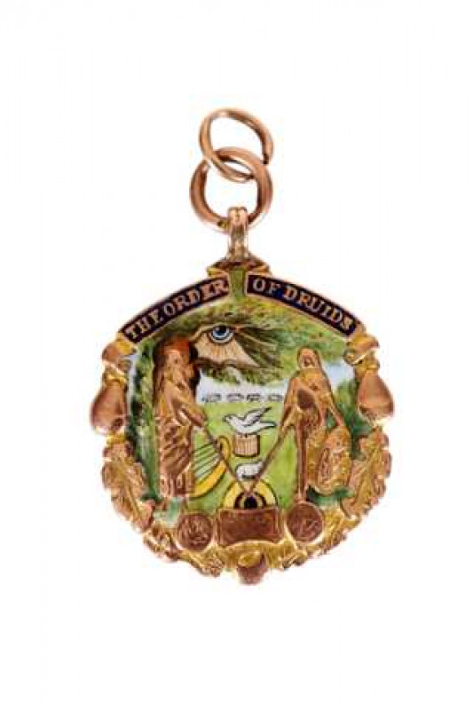 The Order of Druids: A 9 carat gold and enamel medallion, with presentation inscription verso dated 1927. Approximately 11 grams
