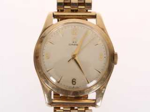 A gentleman's Omega yellow metal wristwatch, 30mm case, with centre sweep...