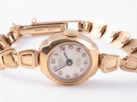 A vintage lady's Rotary 9 carat gold wristwatch, with 17 jewel movement...