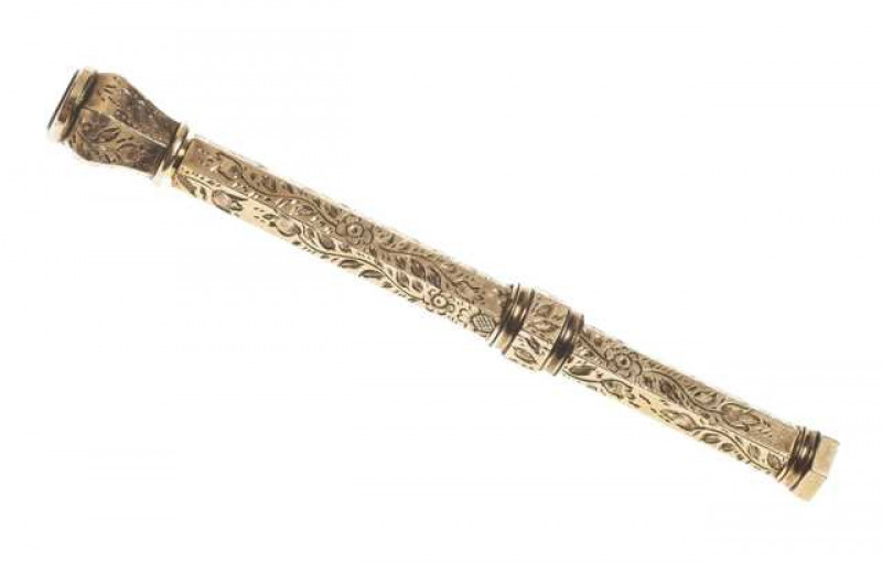 S. Mordan & Co, a late Victorian propelling pencil, with foliate engraving and plain hardstone terminal. Approximately 19.5 grams, 9.5cm