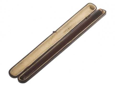 A large cigarette holder, the collar stamped 9CT, in a fitted case. 25cm