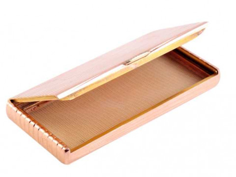 Faberge: A fine lady's gold case, rectangular with geometric decoration,...
