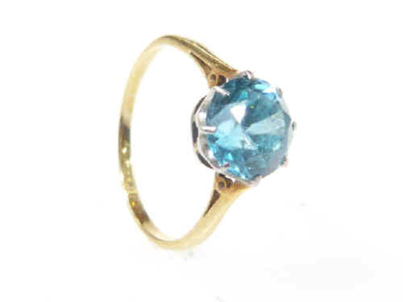 18ct gold blue stone ring