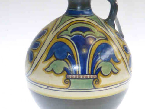 Gouda 'Damascus' pottery jug, 23cm high