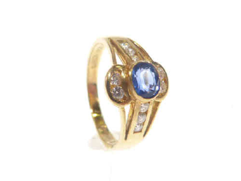 18ct gold ring set with a sapphire and diamonds, size L 1/2